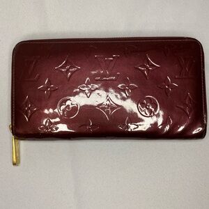 Louis Vuitton Vernis wallet zip around burgundy with COA